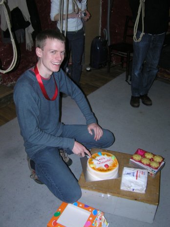 Cutting cake