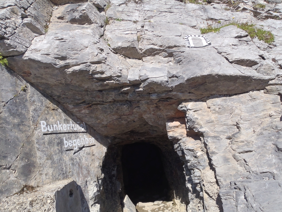 Day 5 - Gemmipass - Lammerenhutte (2502m)