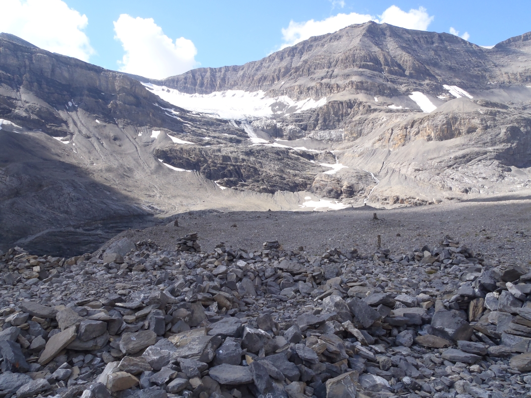 Day 5 - Gemmipass - Lammerenhutte (2502m) - A large collection of cairns